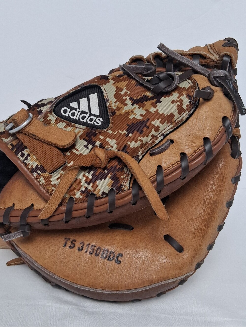 Adidas TS3150BDC Baseball Catchers Mitt Digital Camo Youth 31.5 Right Hand Throw